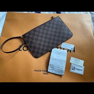 Authentic Louis Vuitton Neverfull Pochette-Damier Ebene. Brand new. Never used
